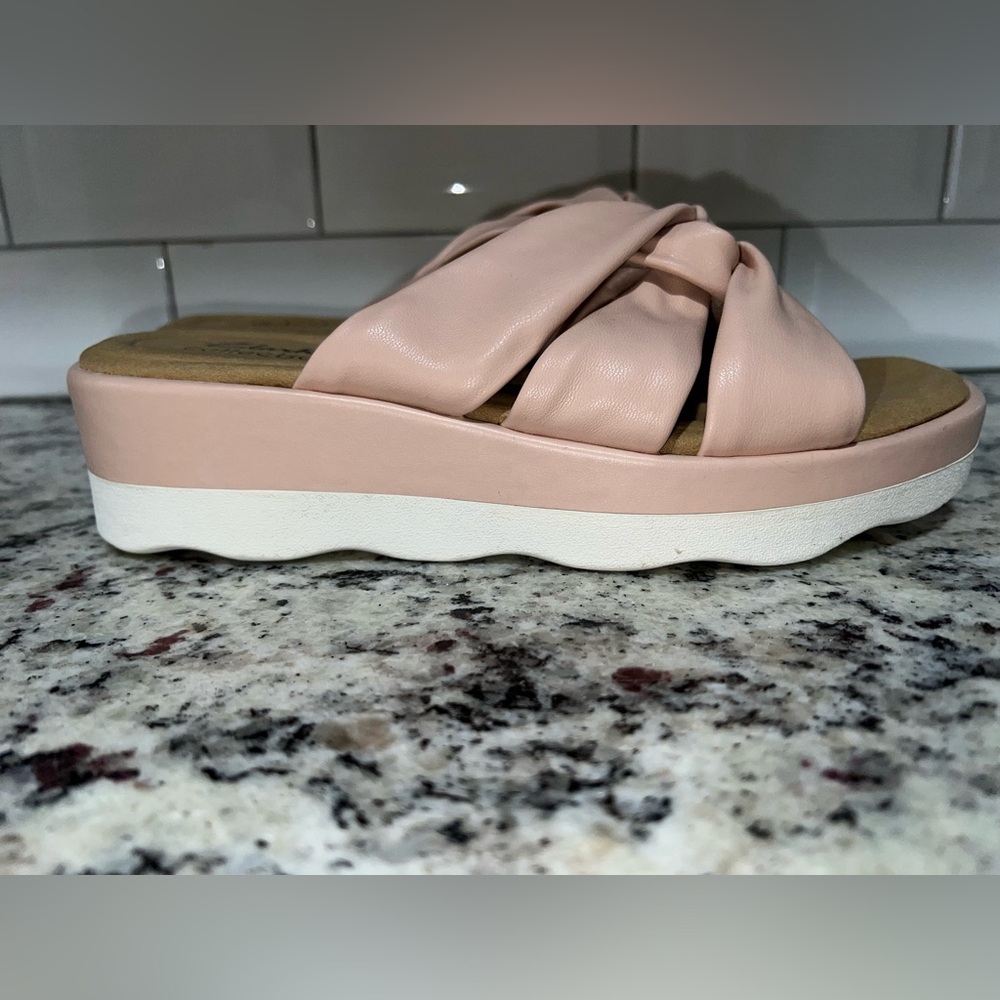 Clarks Women's Blush Sandals